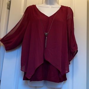 I.N. Flowy Sheer split sleeve blouse with necklace
